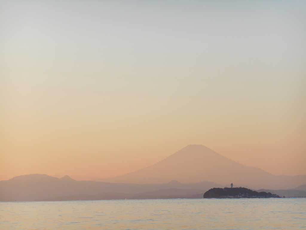 落日里的富士山