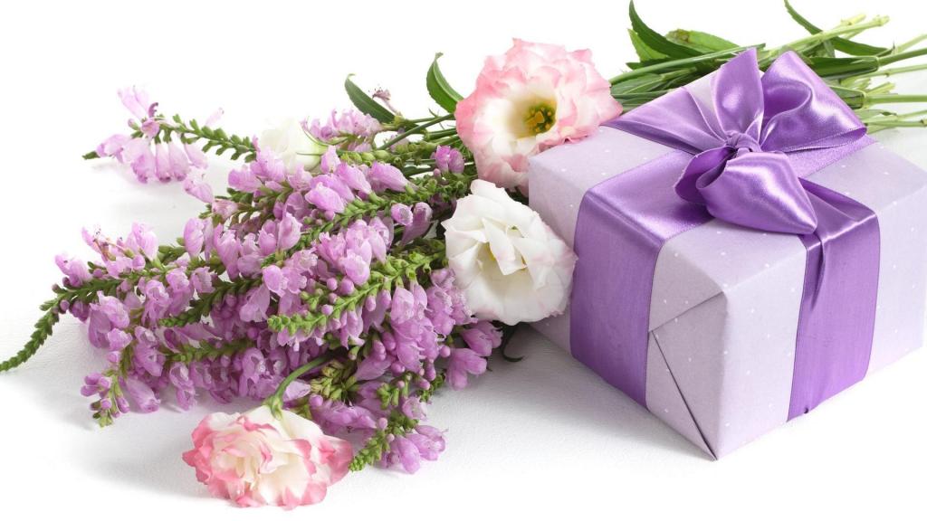 3月8日，一束鲜花和一个女孩的礼物