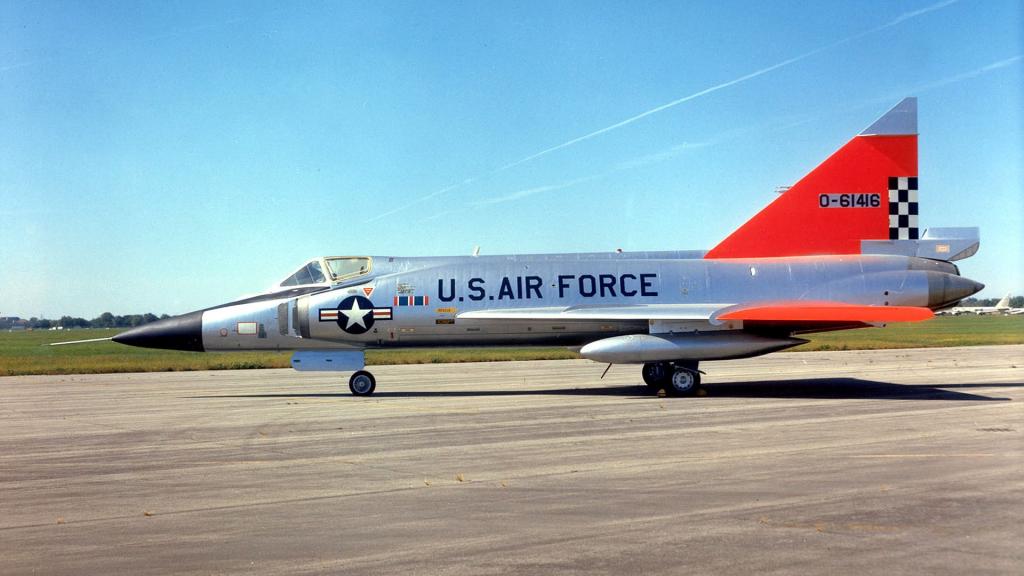 军用飞机F-102