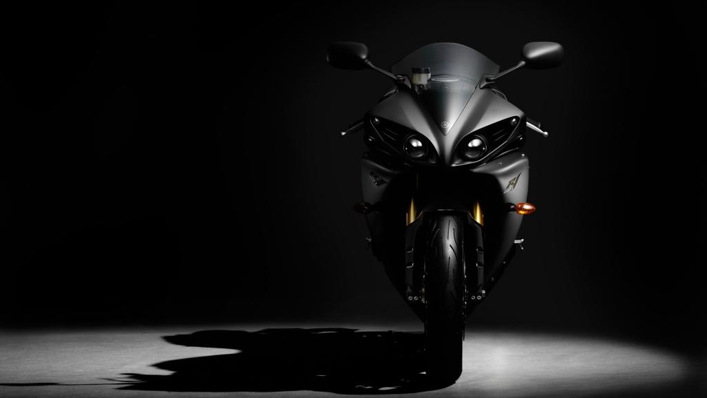 时尚黑色摩托车