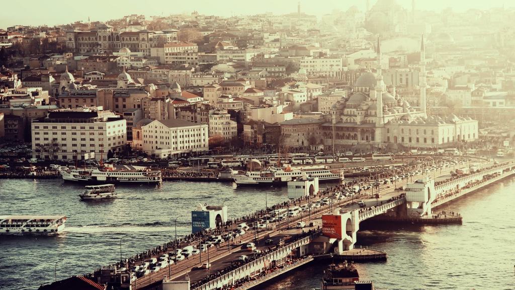 加载的桥梁在伊斯坦布尔