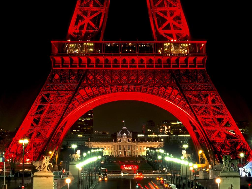 晚上巴黎艾菲尔铁塔