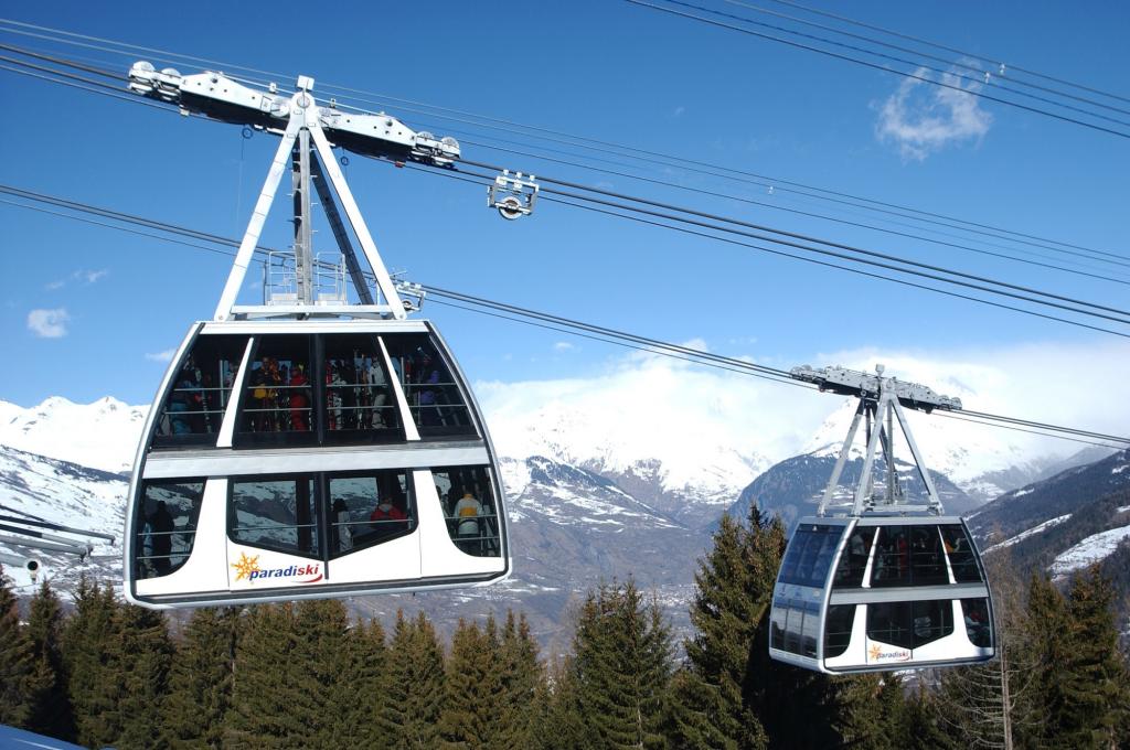 在滑雪胜地Les Arcs，法国的滑雪缆车