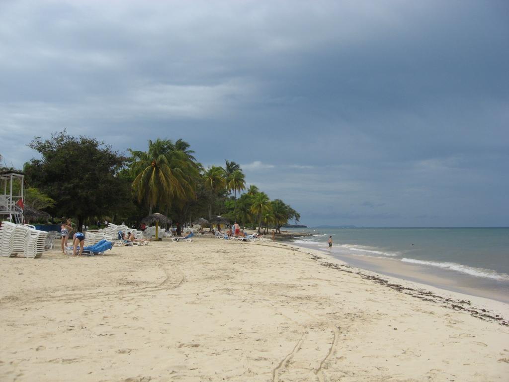 在度假村Guardalavaca，古巴海滩上的秋季假期