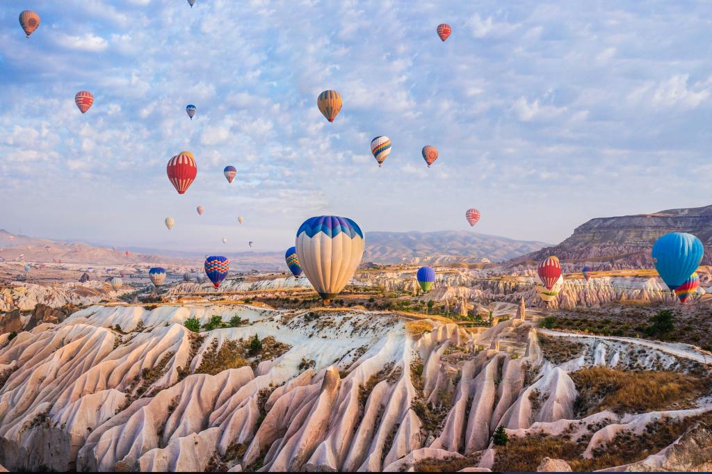 卡帕多西亚缤纷热气球风景