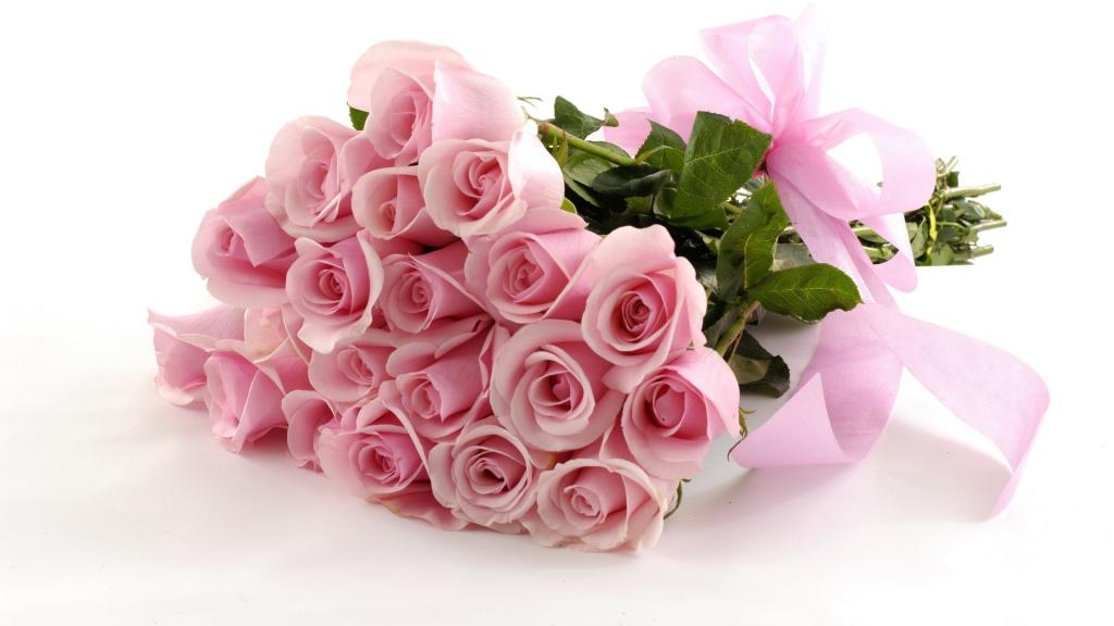 美丽的粉红色花束作为3月8日的礼物