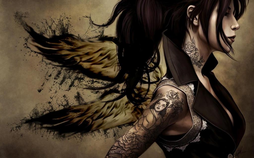 天使女孩与她的手臂上的纹身
