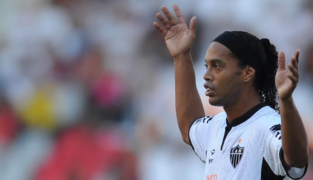 Atletico Mineiro Ronaldinho在球场上