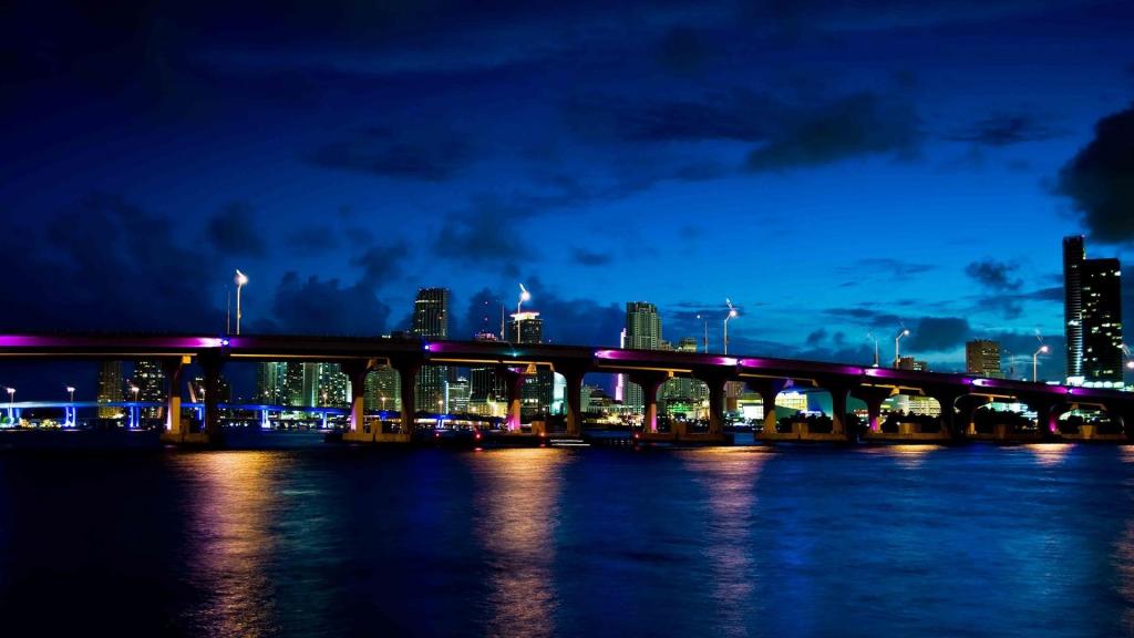 在迈阿密照明的桥梁