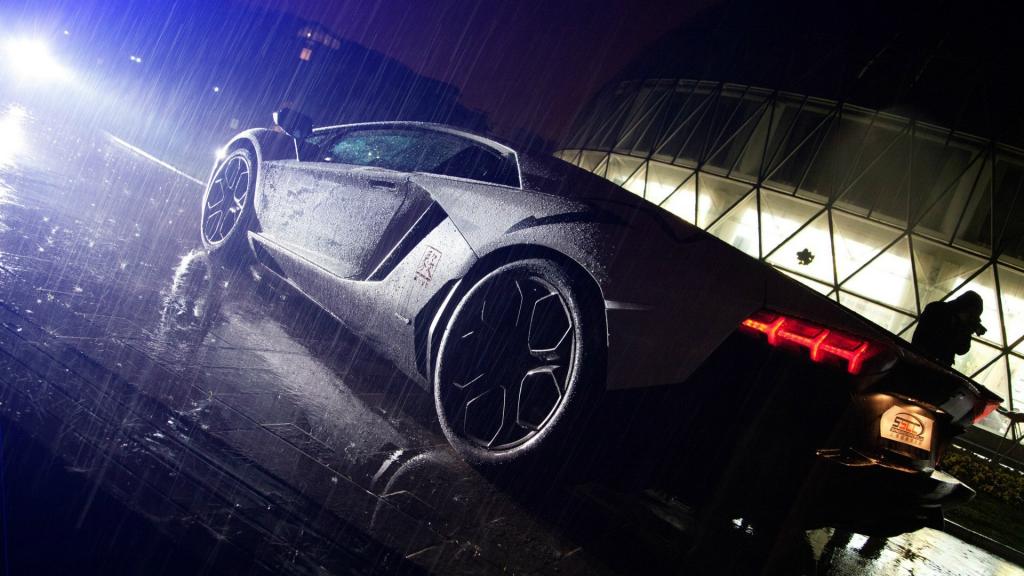 兰博基尼Aventador LP 700-4在雨中