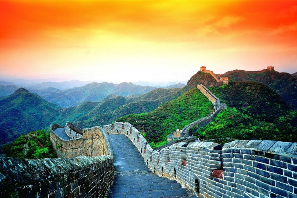在中国墙上的五颜六色的天空