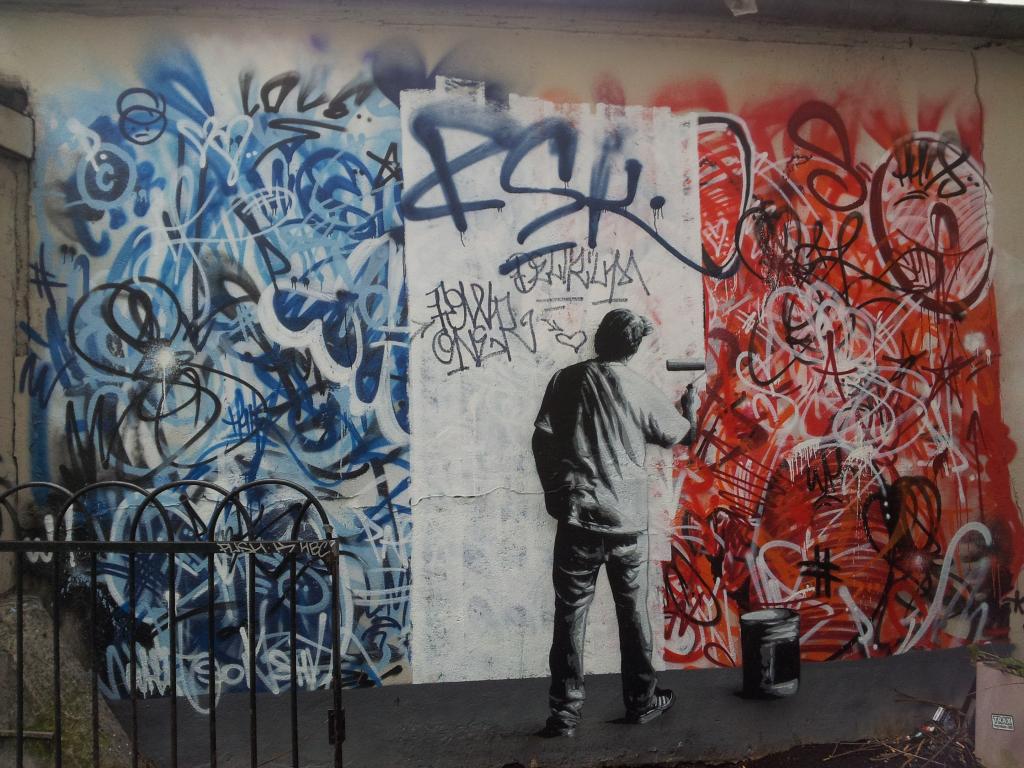 街头艺术家画在墙上