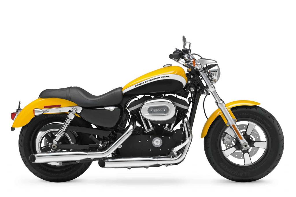 流行的哈雷戴维森XL 1200C Sportster定制摩托车