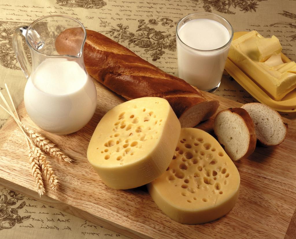 面包，奶酪和牛奶