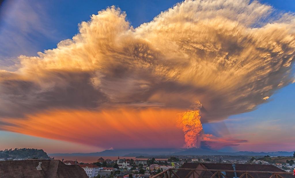 智利火山Calbuco上空的不寻常云