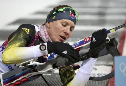 来自斯洛伐克的冬季两项运动员Anastasia Kuzmina的金牌的拥有者