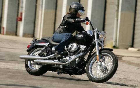 新的可靠的摩托车哈雷戴维森Dyna超级滑翔定制