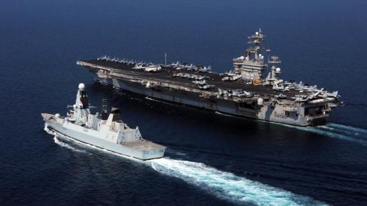 美国海军的两艘船