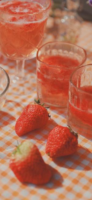 清爽可口的草莓汽水