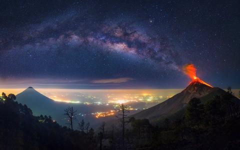 火山爆发在危地马拉银河系背景