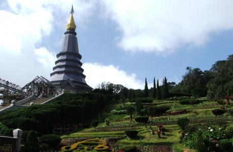 泰国清莱度假村山上的寺庙