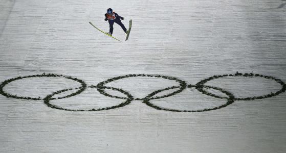 Karina Vogt滑雪跳跃的金牌的德国运动员在索契2014年
