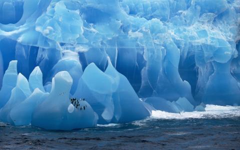 宏伟的蓝色冰川