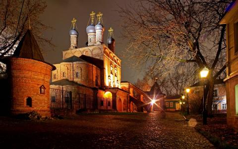 俄罗斯大片的古老修道院