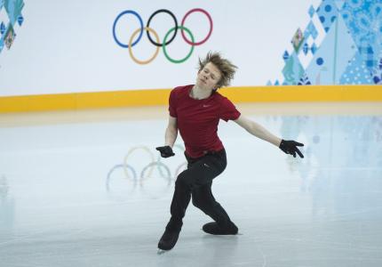 银牌得主加拿大花样滑冰选手凯文·雷诺兹在奥运会在索契