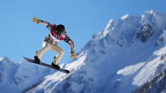 在索契奥运会上，Sage Kochenburg美国滑雪板金牌得主