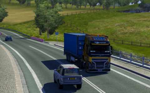 在公路上的卡车拖拉机，游戏欧洲卡车模拟器2