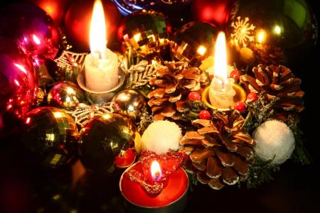 蜡烛，颠簸和圣诞玩具