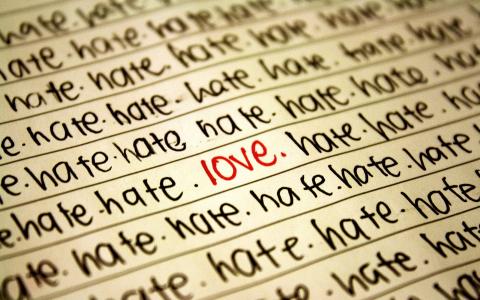 仇恨词之间的爱的题词