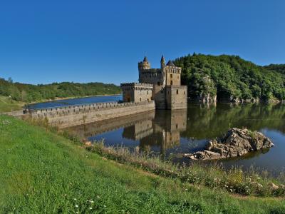 在河上的城堡在法国卢瓦尔河