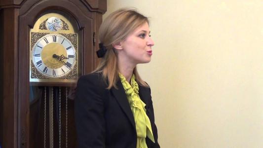 检察官Natalya Poklonskaya在时钟