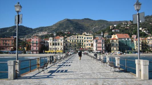 意大利阿拉西奥度假村的码头