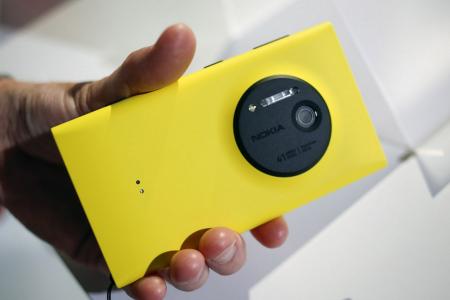诺基亚Lumia 1020在手中