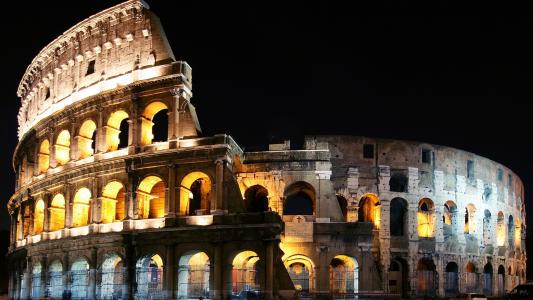 在意大利罗马斗兽场的夜间照明