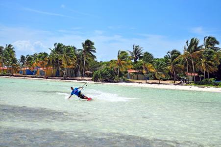 古巴Cayo Guillermo度假胜地的滑水运动