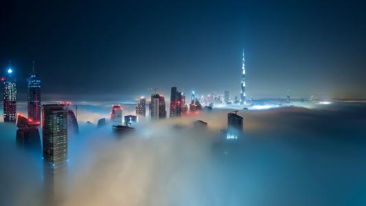 迪拜在雾中