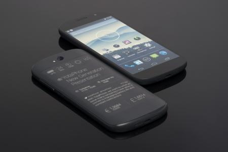 新的俄罗斯智能手机YotaPhone 2