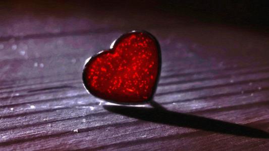 水晶红色的心