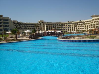 在埃及赫尔格达度假酒店的游泳池