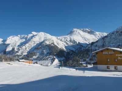 阿尔卑斯山在莱希，奥地利的滑雪胜地