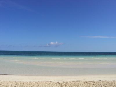 古巴科科度假村的海滩上的白色沙滩