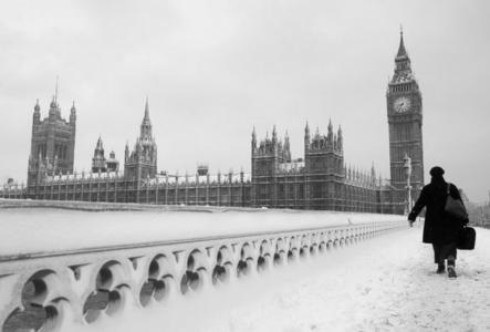 在伦敦大本钟雪