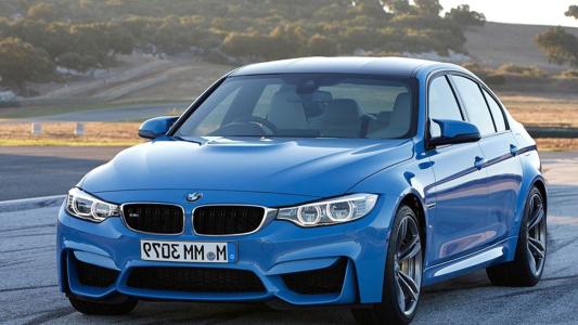 蓝色BMW M3轿车2017年