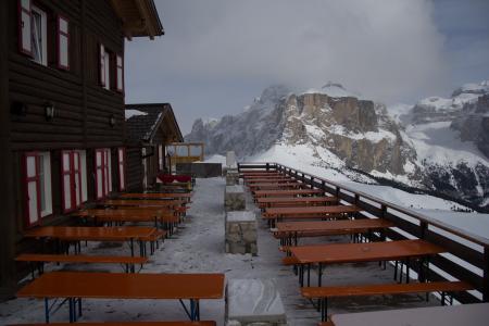 咖啡馆在滑雪胜地瓦尔迪法萨，意大利