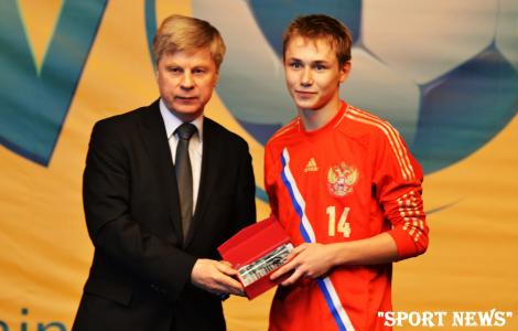 俄罗斯国家队梅德Efremov的年轻足球运动员