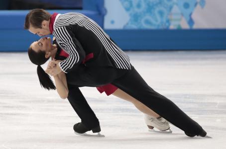 在花样滑冰中的金牌和银牌持有人Fedor Klimov和Ksenia Stolbova在奥运会在索契